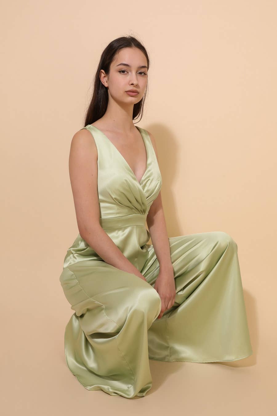 Abendoverall aus Satin mit Tasche