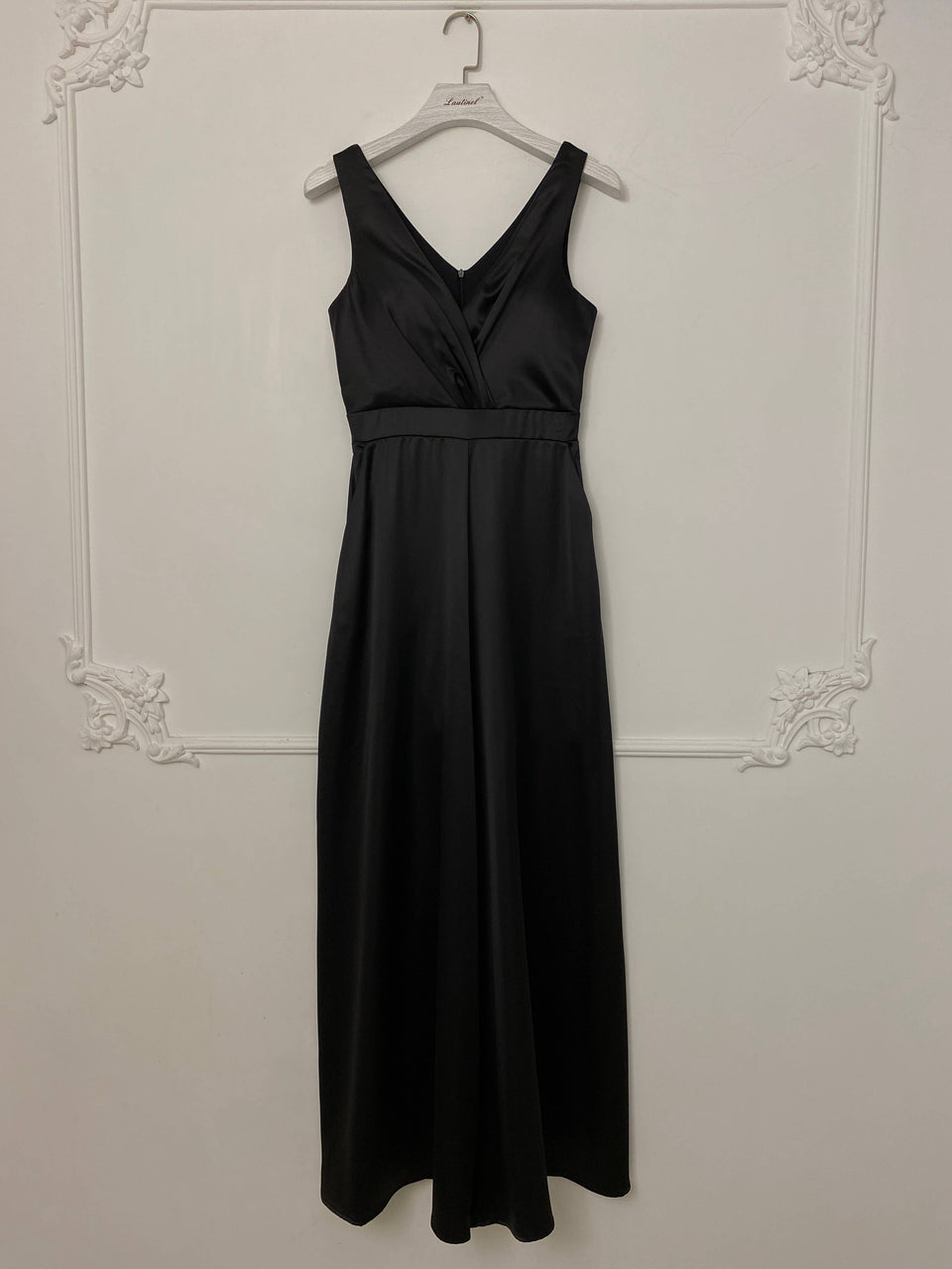 Abendoverall aus Satin mit Tasche