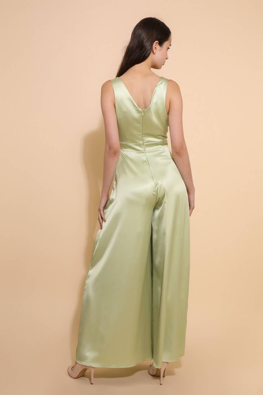 Abendoverall aus Satin mit Tasche