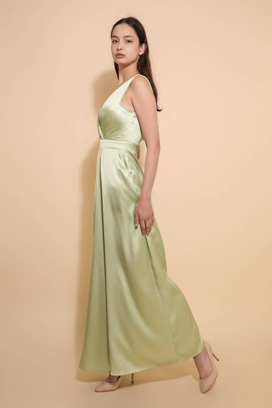 Abendoverall aus Satin mit Tasche