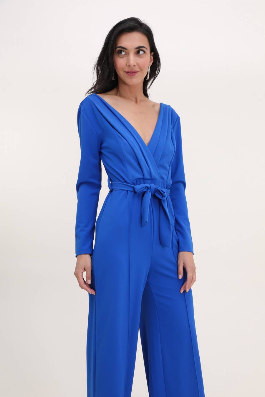 Jumpsuit mit V-Ausschnitt und Gürtel