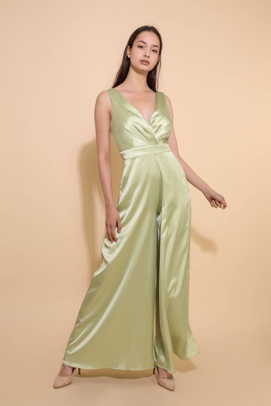 Abendoverall aus Satin mit Tasche