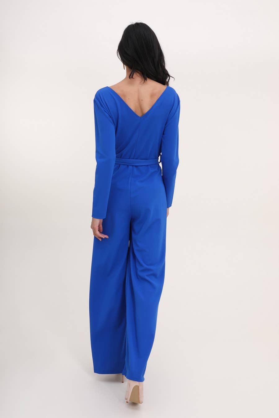 Jumpsuit mit V-Ausschnitt und Gürtel